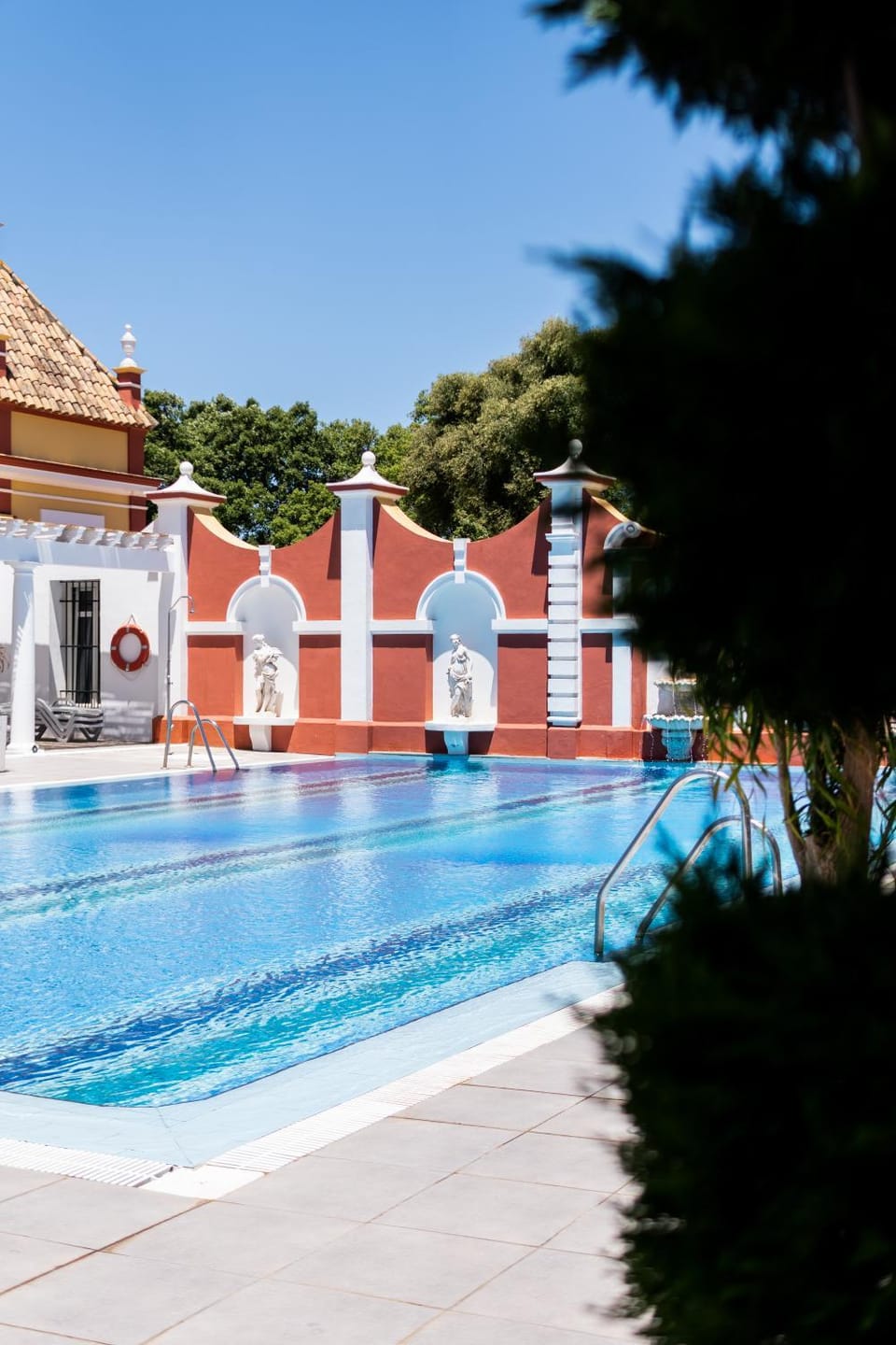 Swimming pool