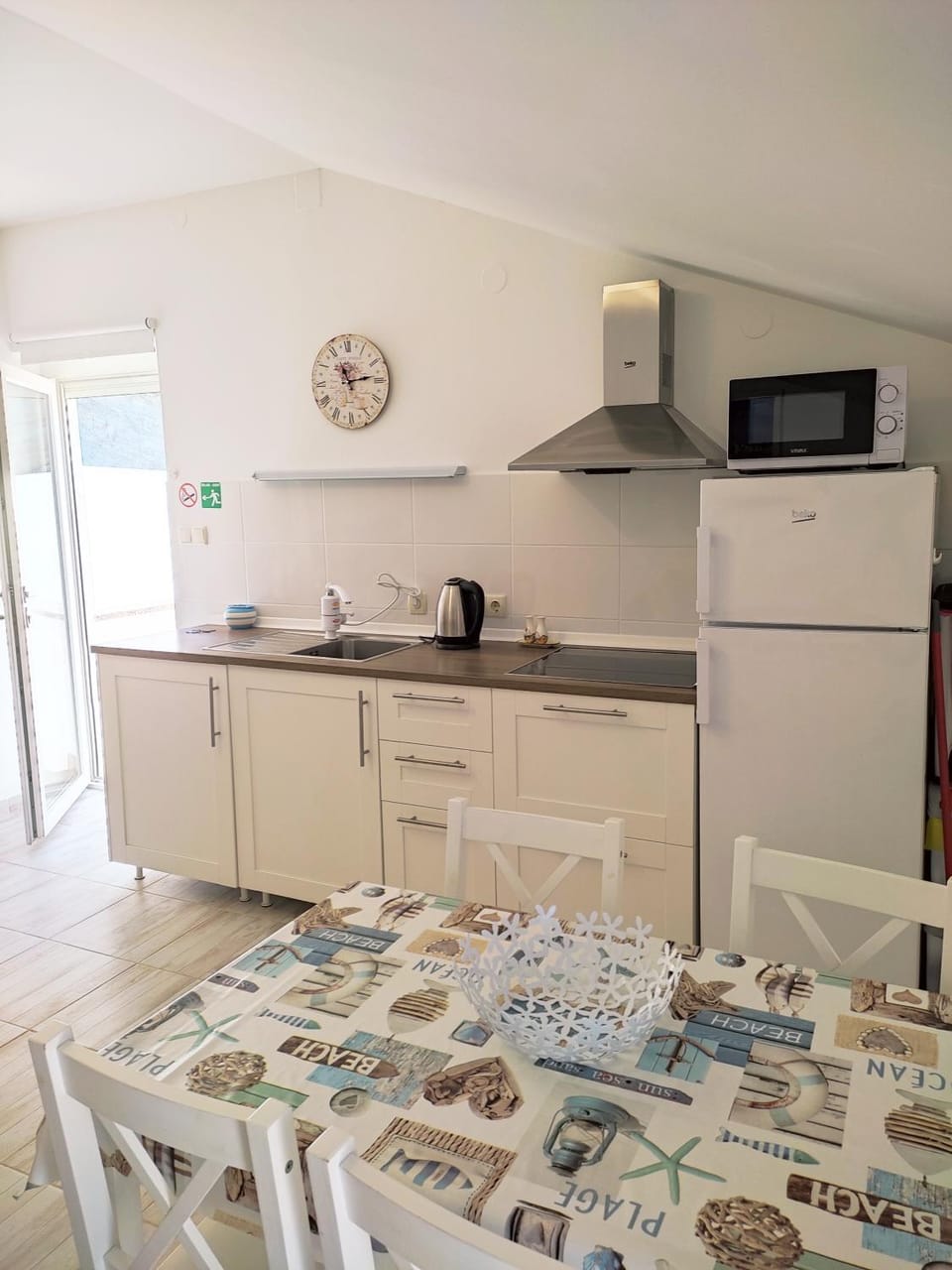 Dining area, kitchen