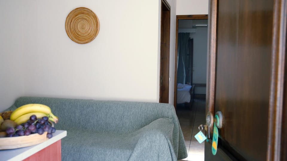 Seating area, kitchen