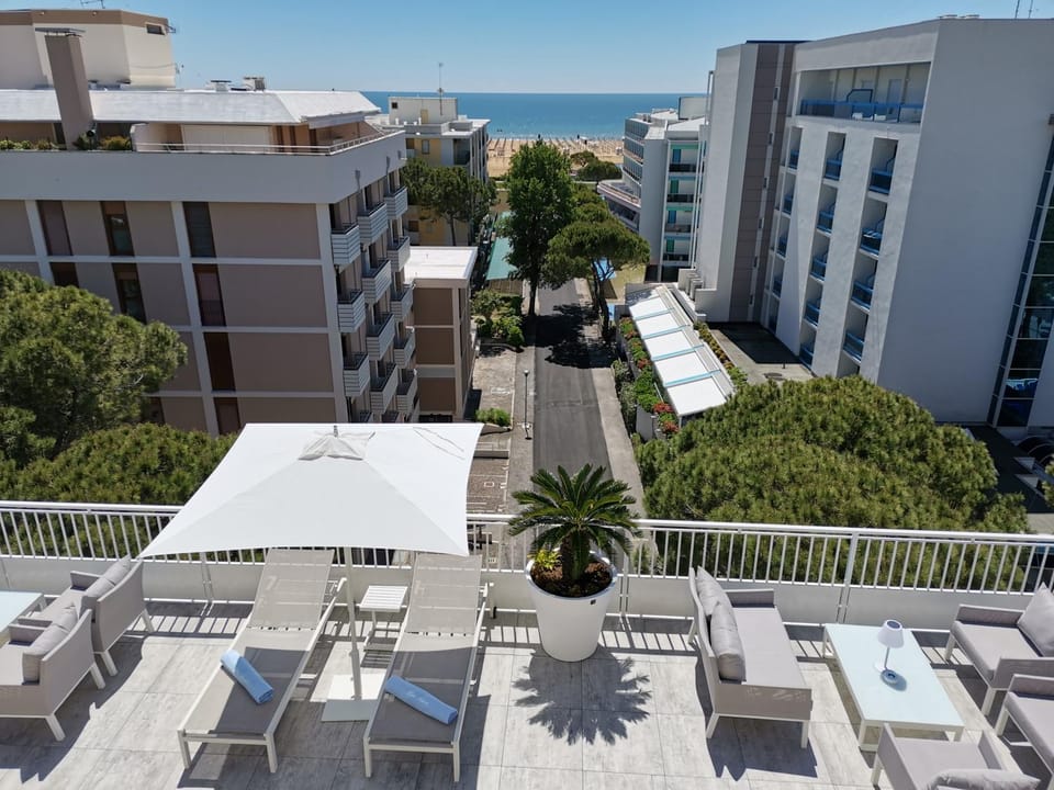 Solarium, Swimming pool, Swimming pool
