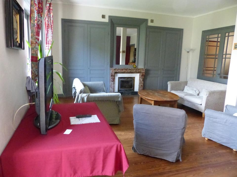 Les Volets Bleus Bed and Breakfast in Auvergne-Rhône-Alpes