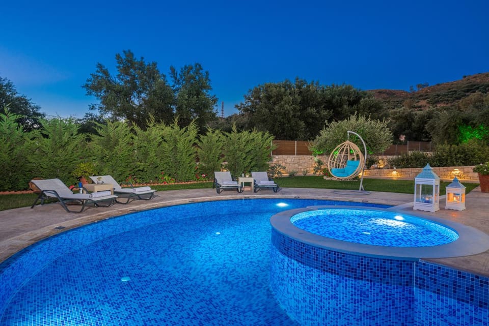 Natural landscape, Garden, Garden view, Pool view, Swimming pool, sunbed