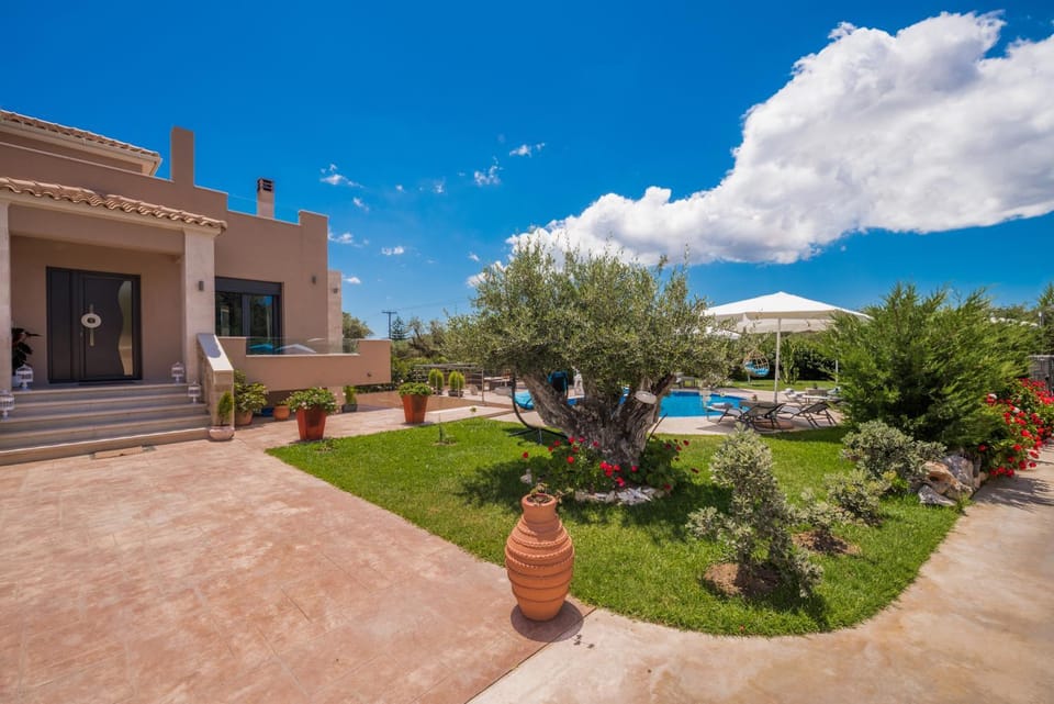 Property building, Patio, Day, Garden, Garden view, Pool view, Swimming pool, sunbed