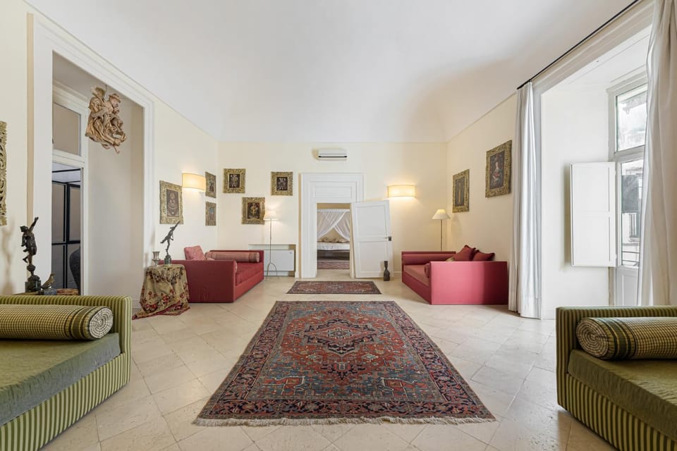 Living room, Seating area