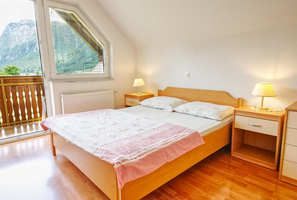 Bed, Natural landscape, Photo of the whole room, Bedroom, towels