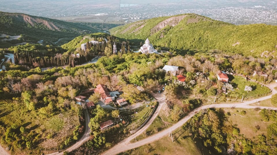 Nearby landmark, Day, Neighbourhood, Natural landscape, Bird's eye view, Mountain view