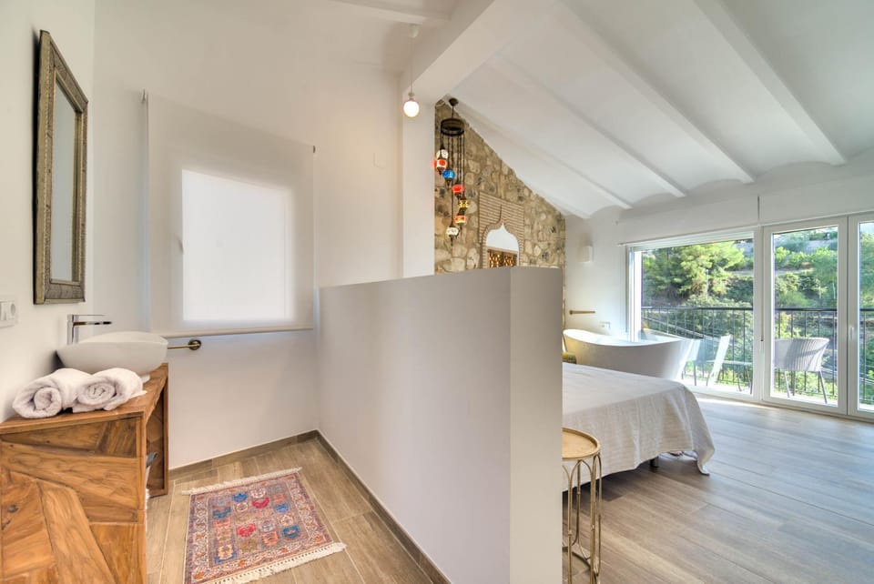 Photo of the whole room, Decorative detail