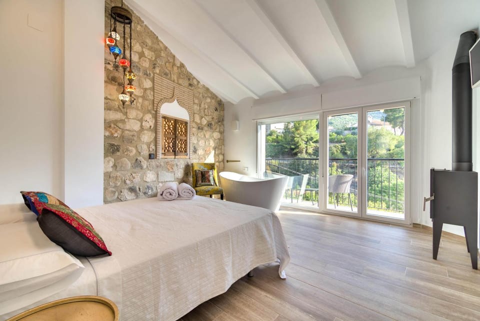 Shower, Toilet, Bed, Bathroom, Balcony/Terrace, Photo of the whole room, Bedroom, Area and facilities