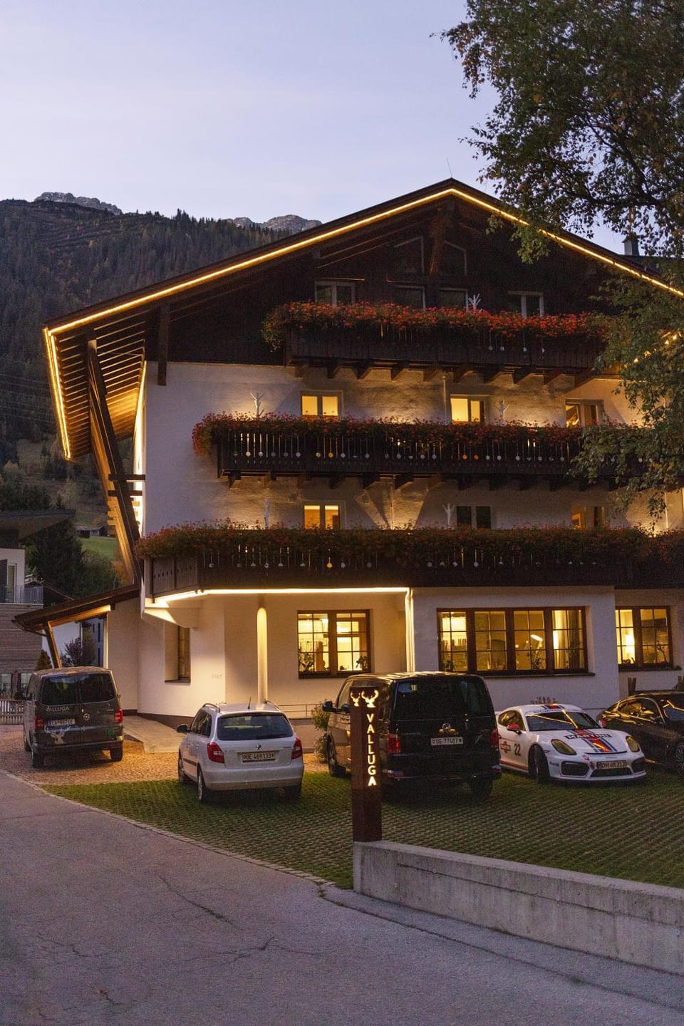 Property building, Mountain view, Parking