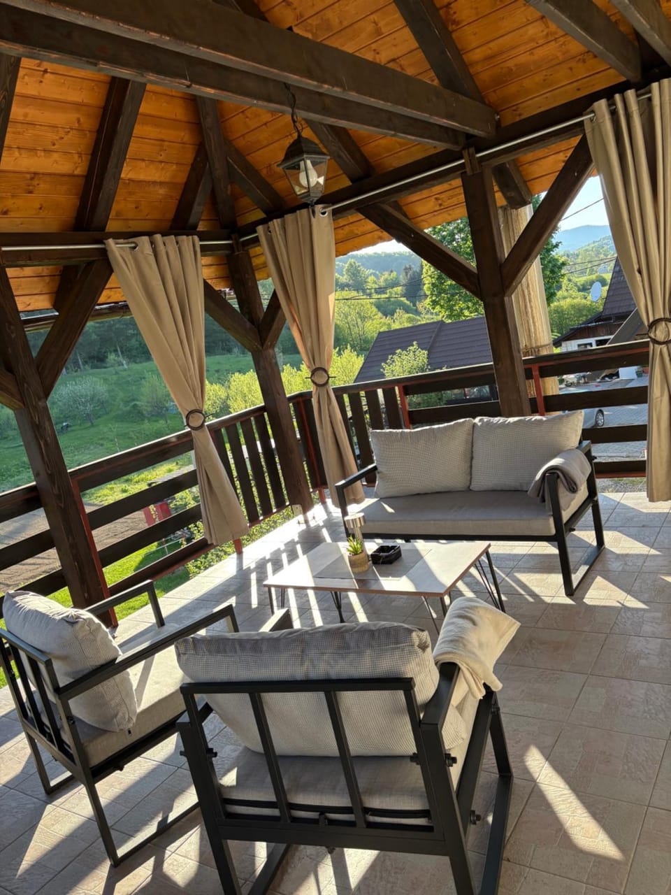 Rooms Lucijana Bed and Breakfast in Jezerce