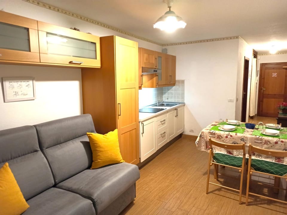 Living room, Dining area, minibar