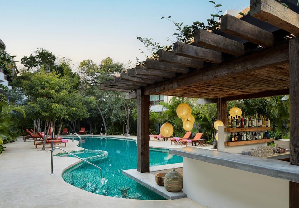 Restaurant/places to eat, Swimming pool, Swimming pool