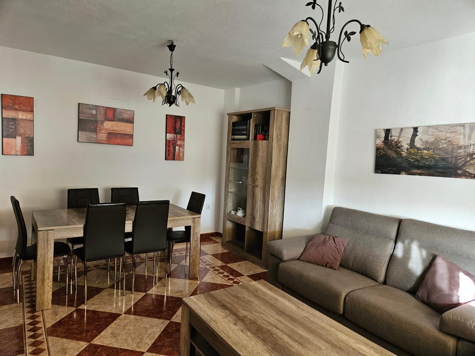 Communal lounge/ TV room, Living room, Dining area, air conditioner