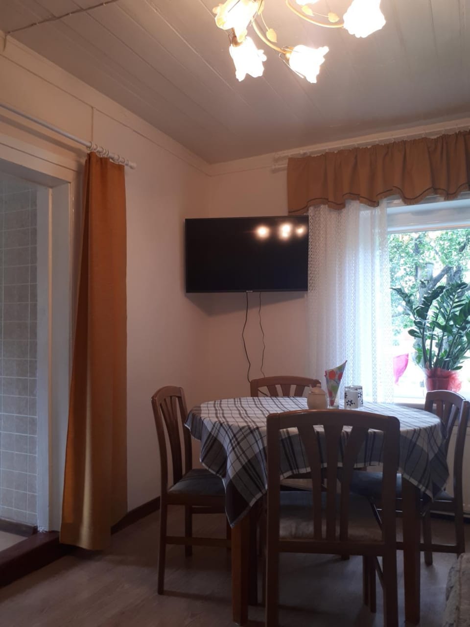 Communal lounge/ TV room, Dining area