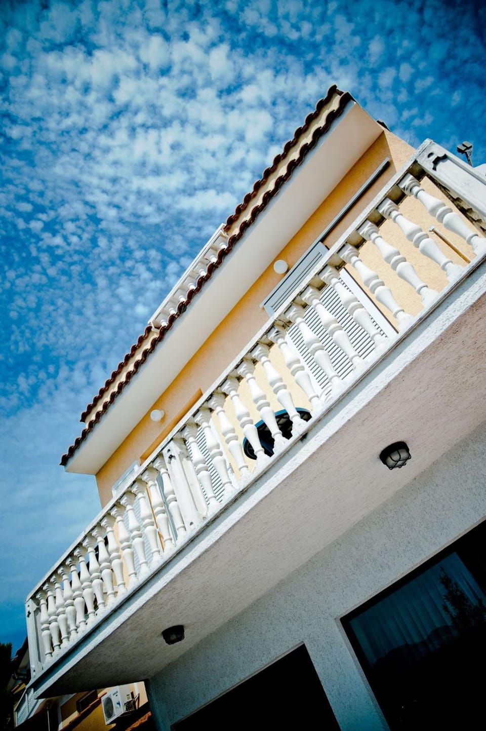 Property building, Day, Balcony/Terrace
