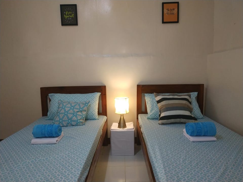 Nelmann's Nipa Huts Bed and Breakfast in San Vicente