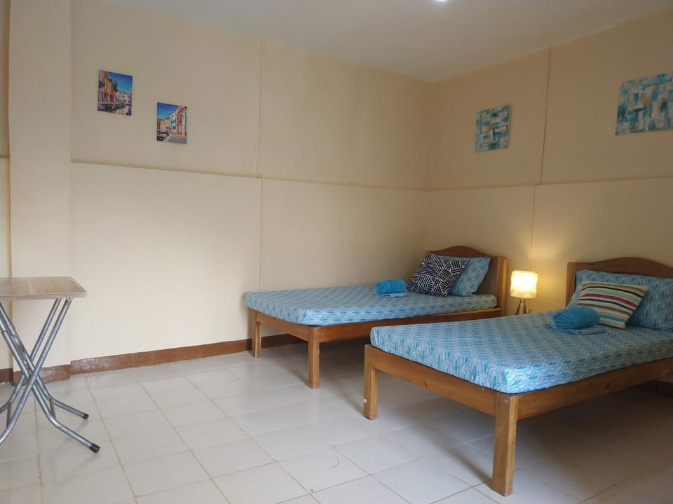 Nelmann's Nipa Huts Bed and Breakfast in San Vicente