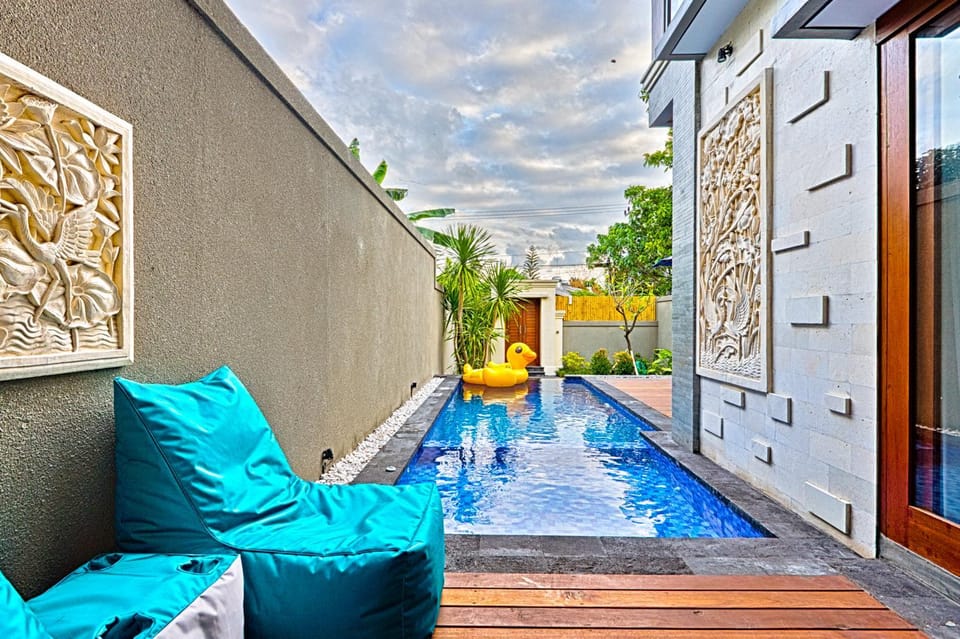 Seating area, Pool view, Swimming pool, sunbed