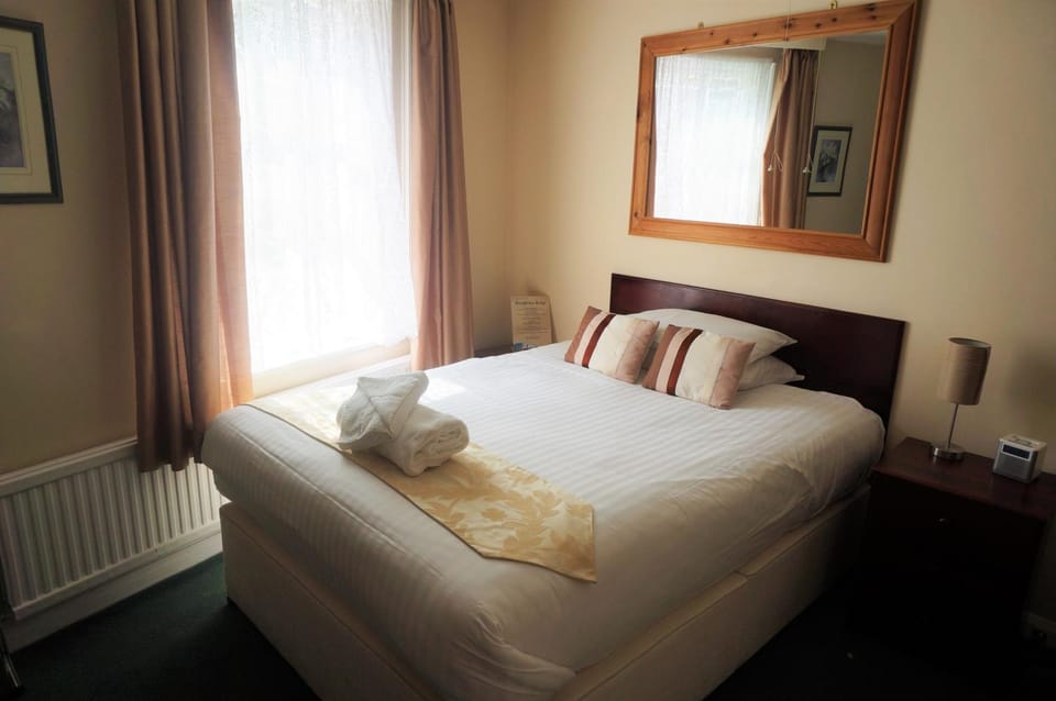 Bed, Photo of the whole room, Bedroom, internet, towels