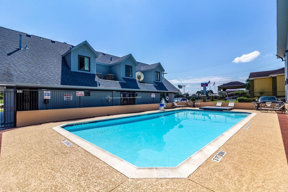 Property building, Facade/entrance, Swimming pool