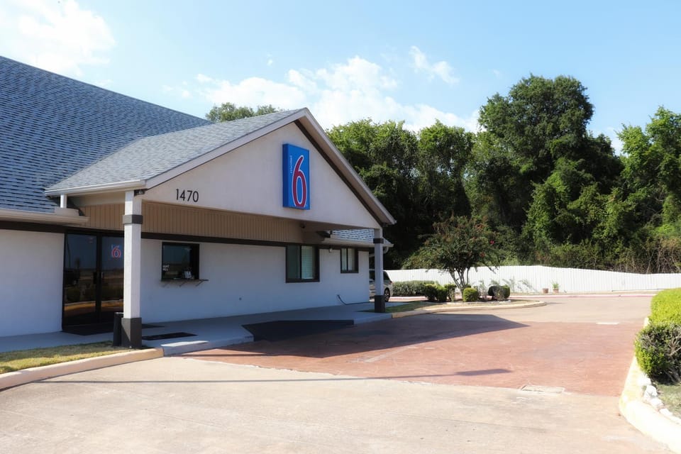 Property building, Facade/entrance, Street view