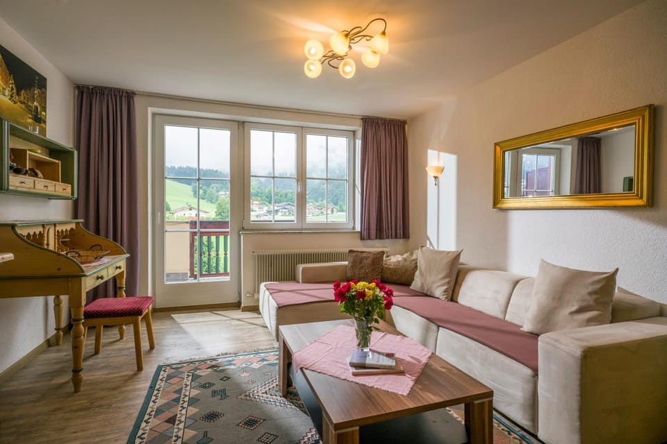 Living room, Photo of the whole room, Seating area