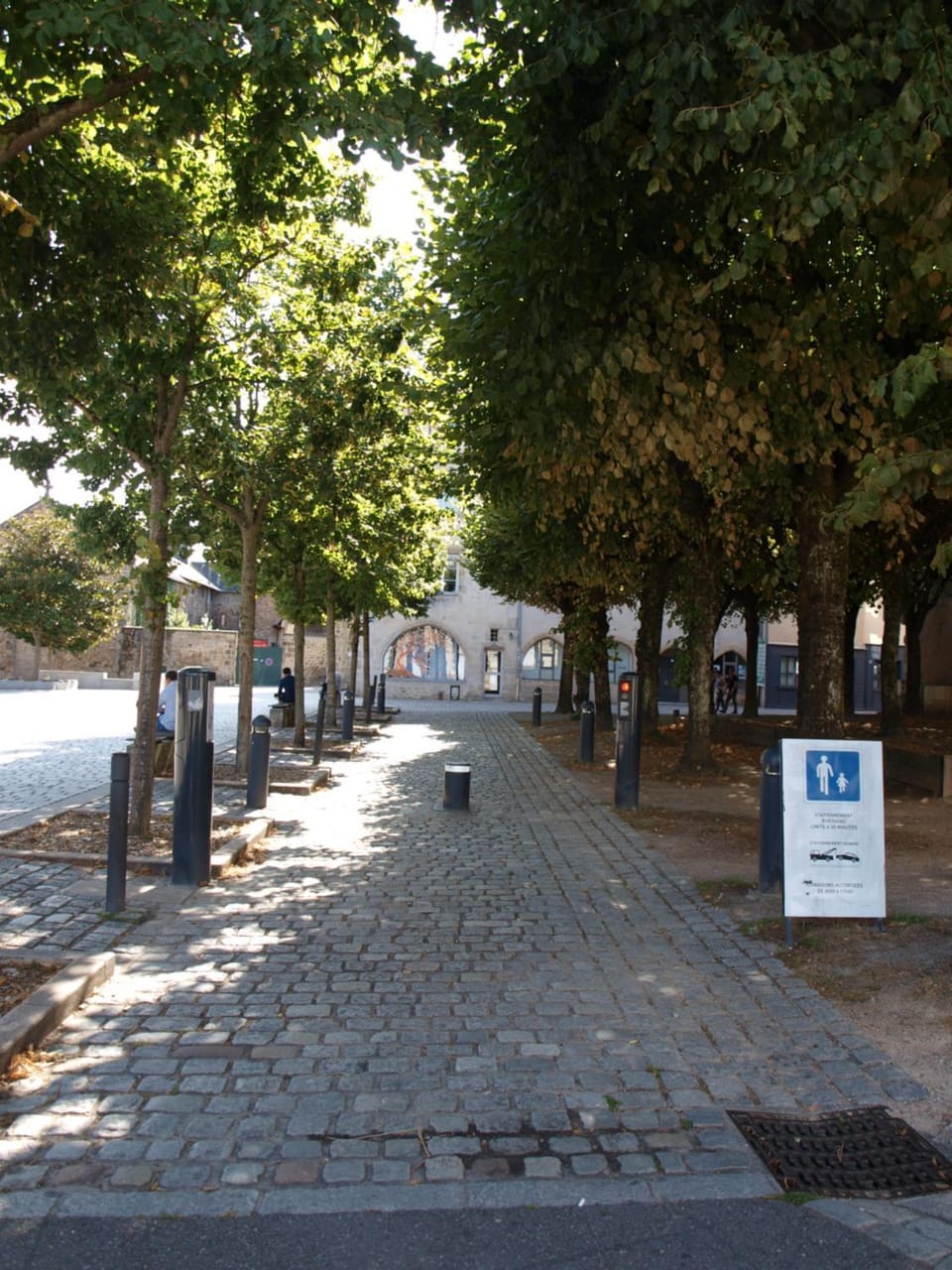 Neighbourhood, Quiet street view