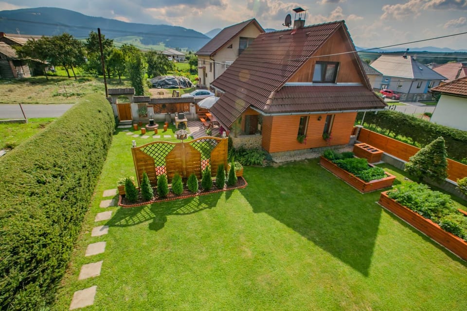Property building, Bird's eye view, Garden