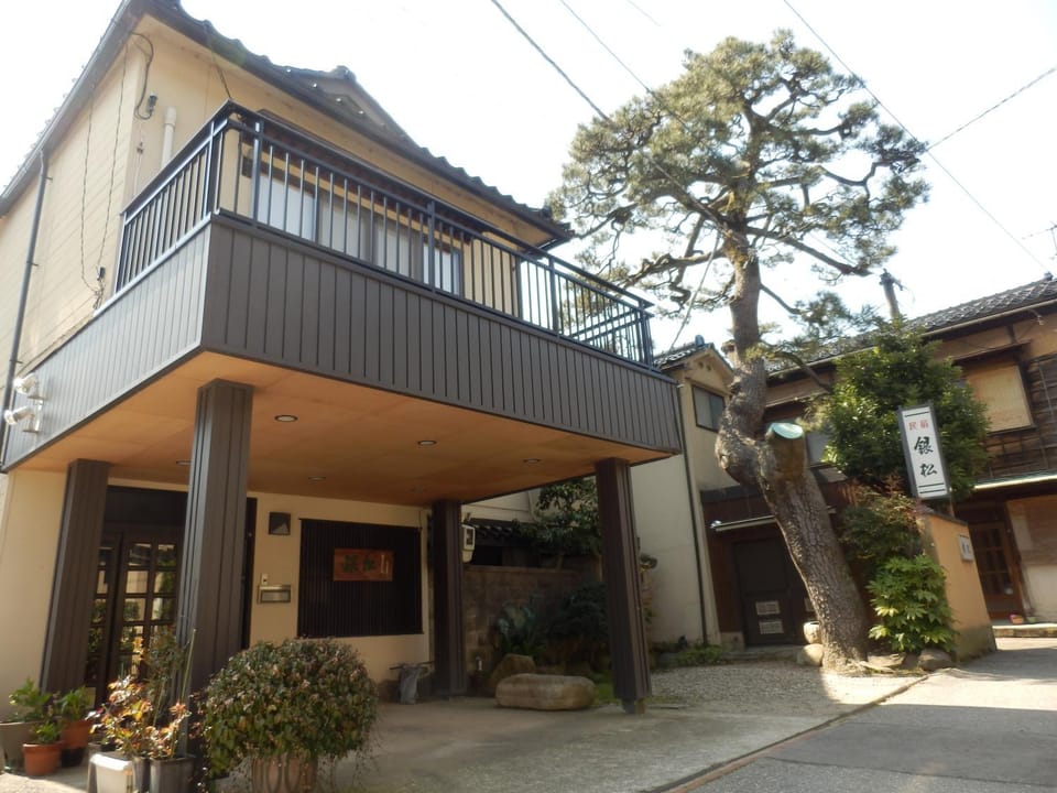Property building, Day