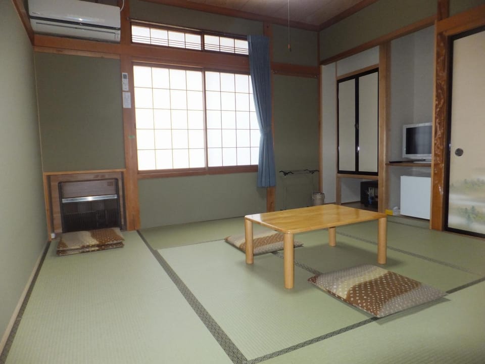 Minshuku Iwatakan Ryokan in Takayama