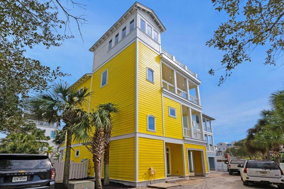 A Point of View House in Seaside