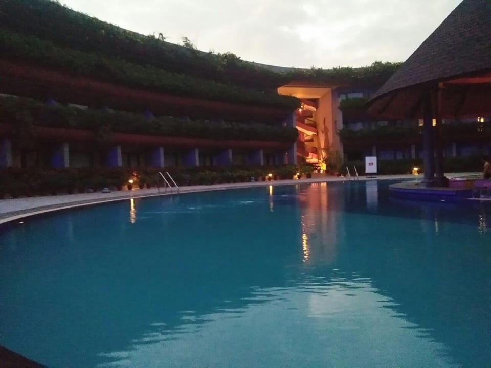 Swimming pool, Swimming pool