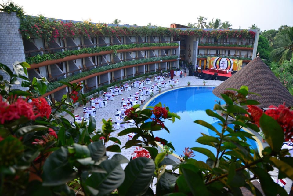 Floor plan, Pool view