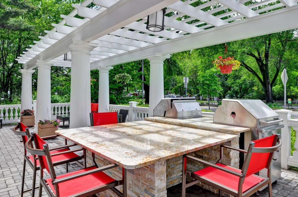 Patio, BBQ facilities