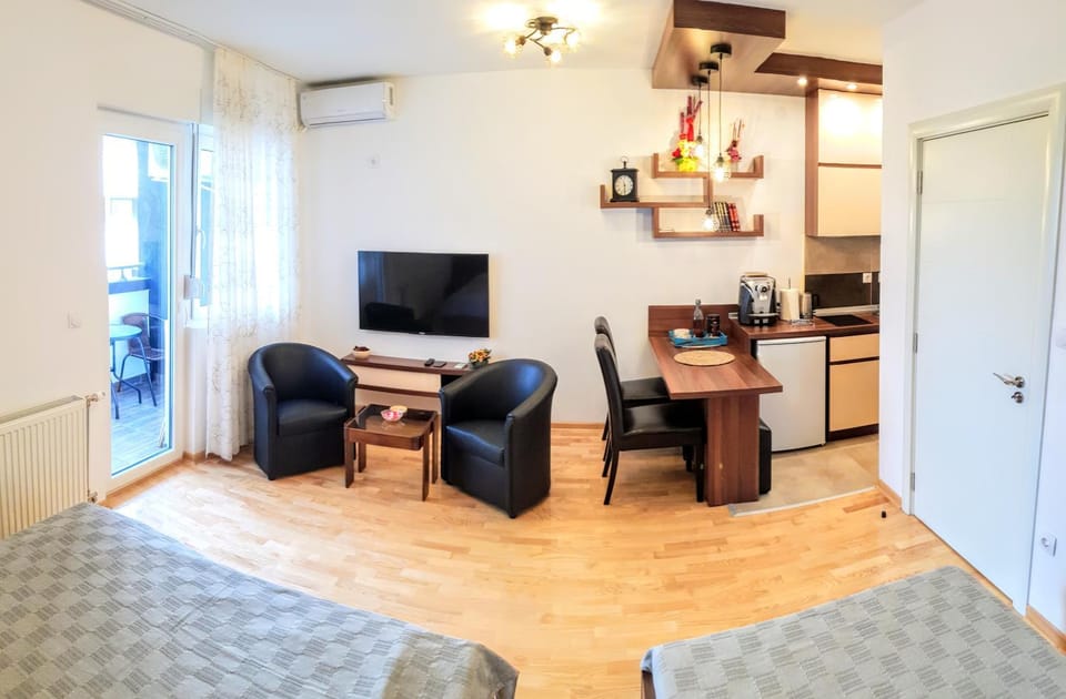 Living room, Photo of the whole room