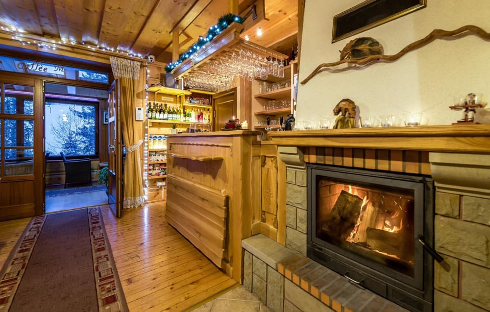 Property building, Restaurant/places to eat