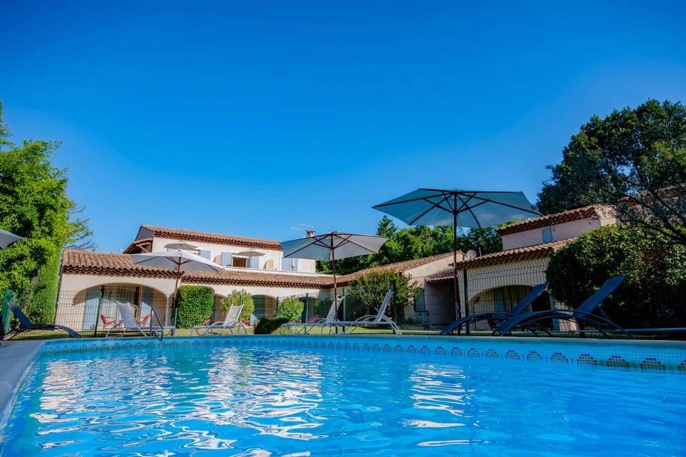 Property building, Swimming pool, Swimming pool