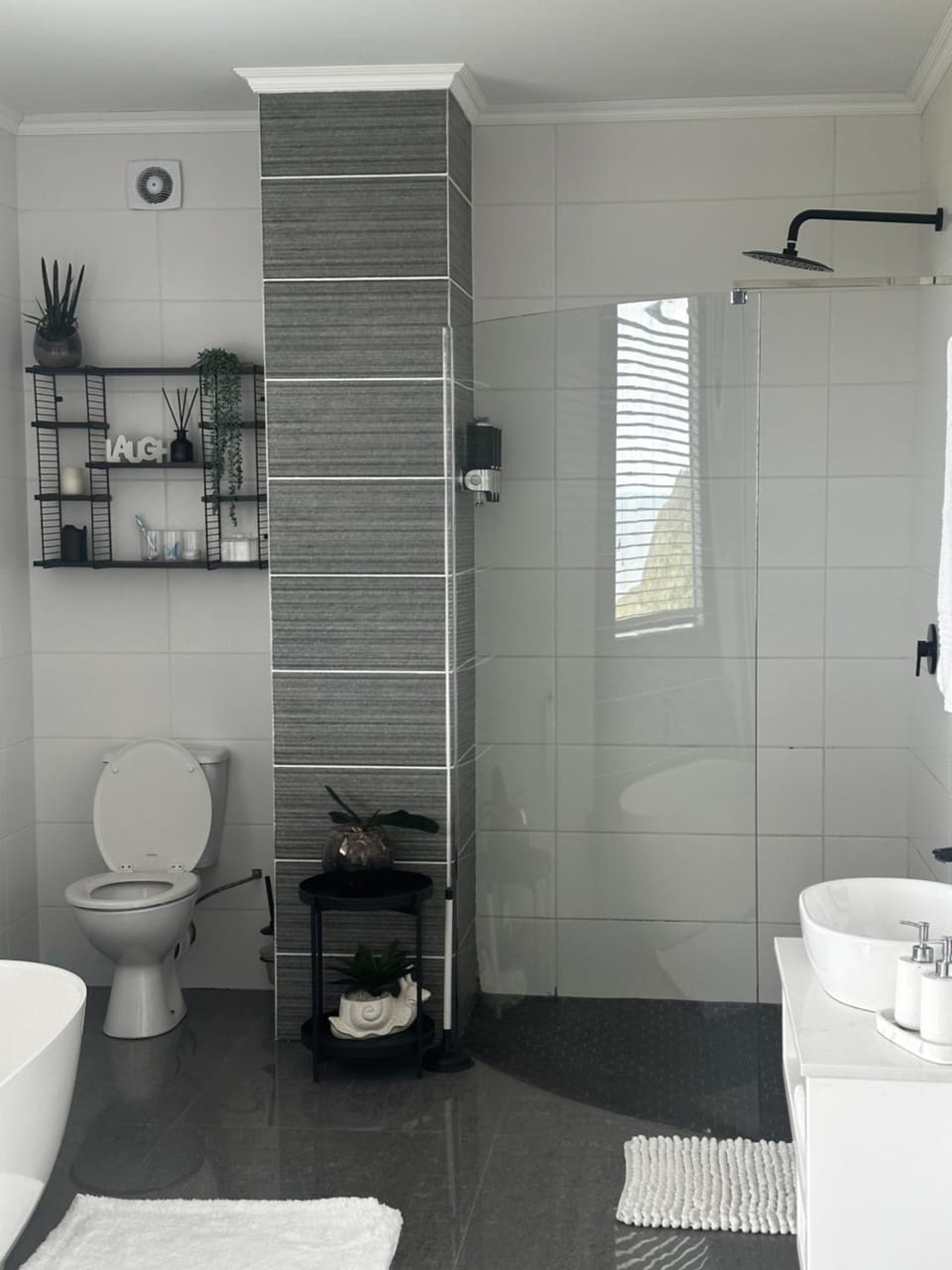 Shower, Toilet, Bathroom, towels