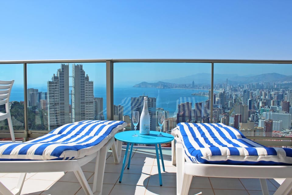 Balcony/Terrace, City view