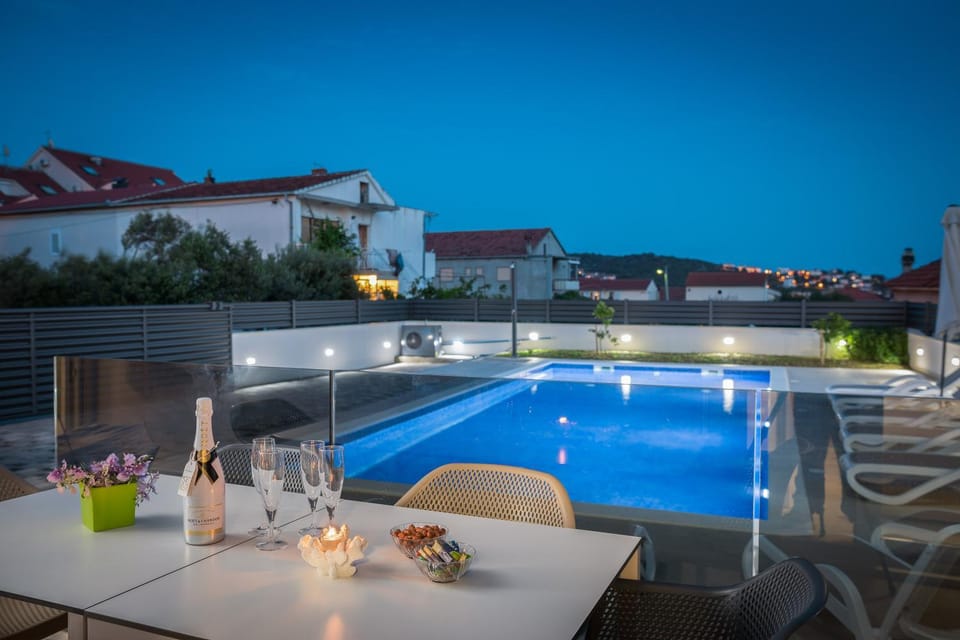 Pool view, Swimming pool