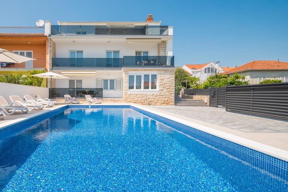 Property building, Swimming pool