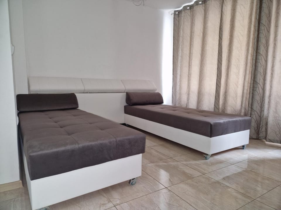 Bed, Living room, Seating area, internet, air conditioner