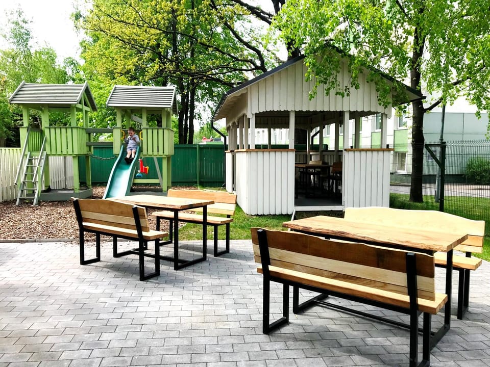 Property building, Patio, BBQ facilities, Children play ground, Garden, Garden view, Area and facilities, children, young children, Family