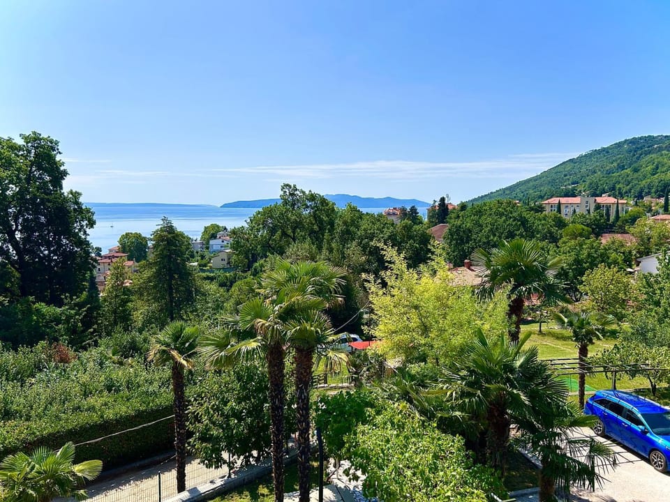 Balcony/Terrace, City view, Garden view, Mountain view, Sea view