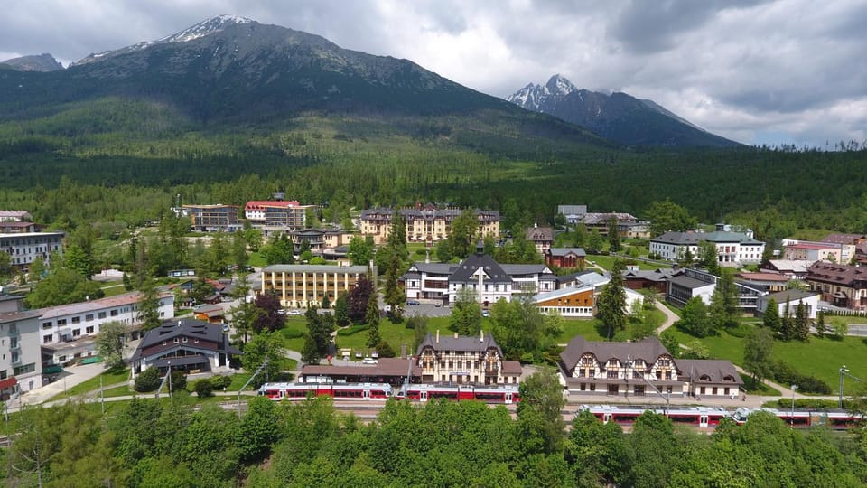 Nearby landmark, Day, Neighbourhood, Natural landscape, Bird's eye view, City view, Mountain view, Location