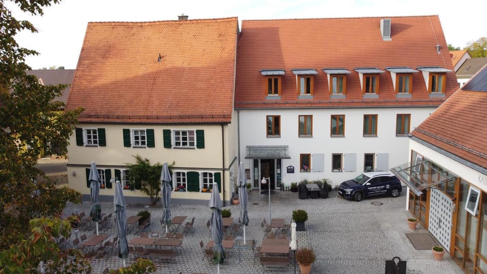 Property building, Patio, Balcony/Terrace