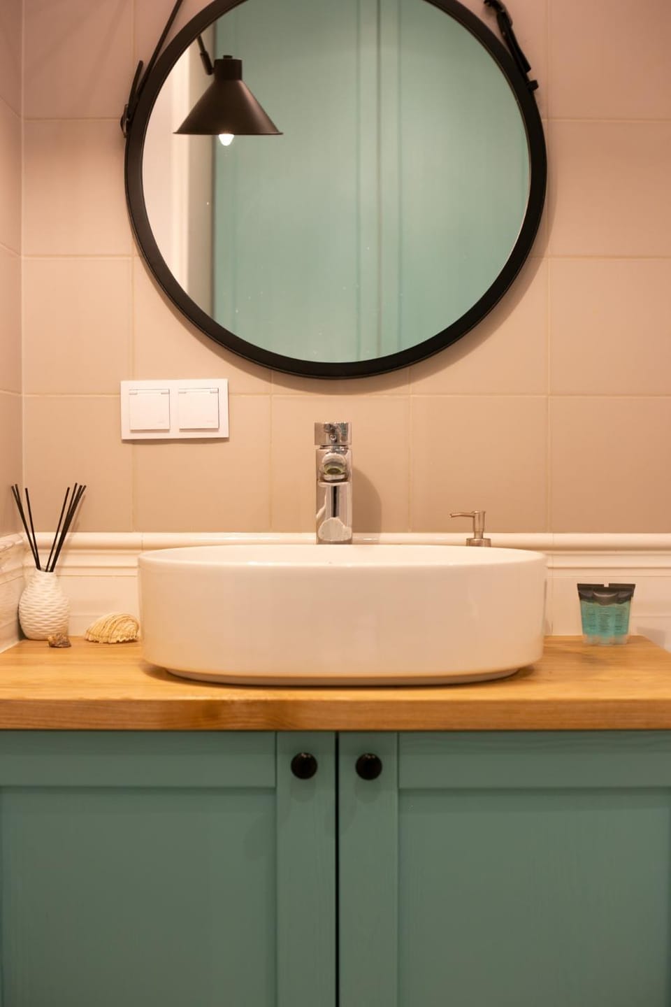 Shower, Toilet, Bathroom, Decorative detail