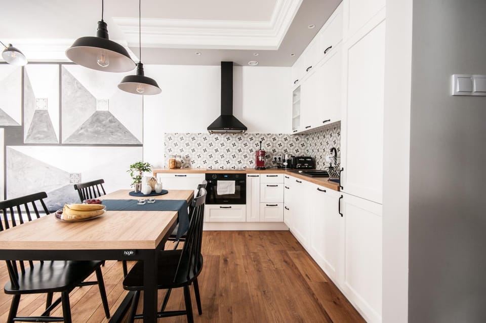 Kitchen or kitchenette, Dining area, oven, stove
