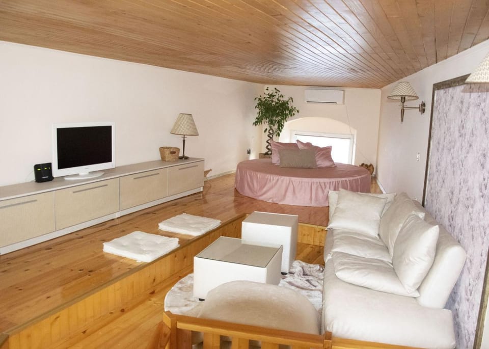 Communal lounge/ TV room, Living room
