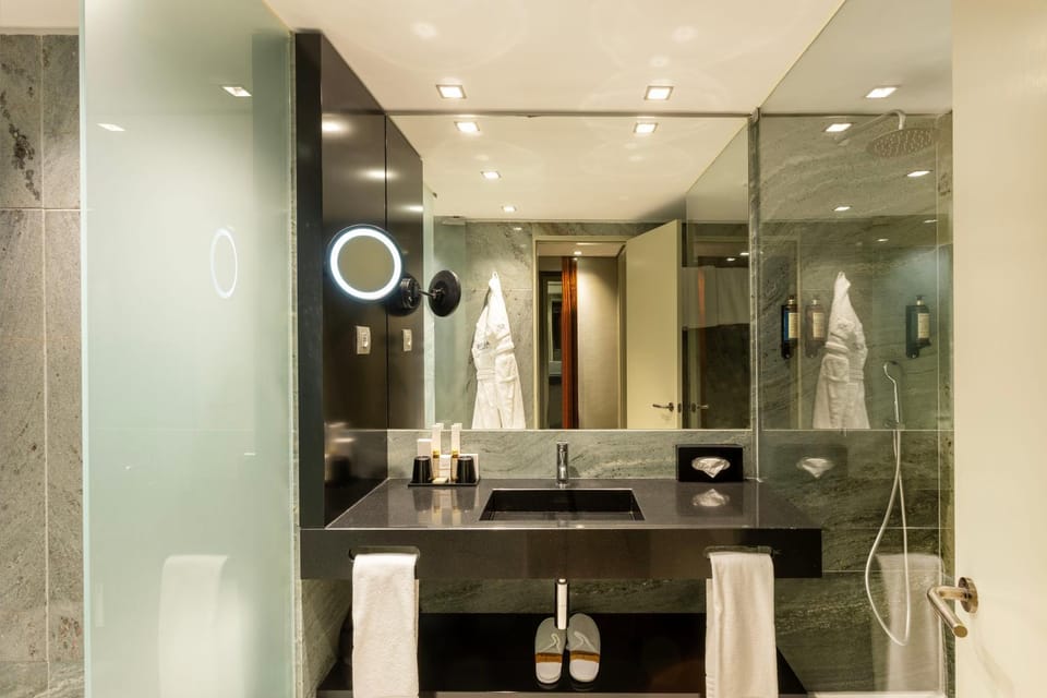 Shower, Bathroom, towels